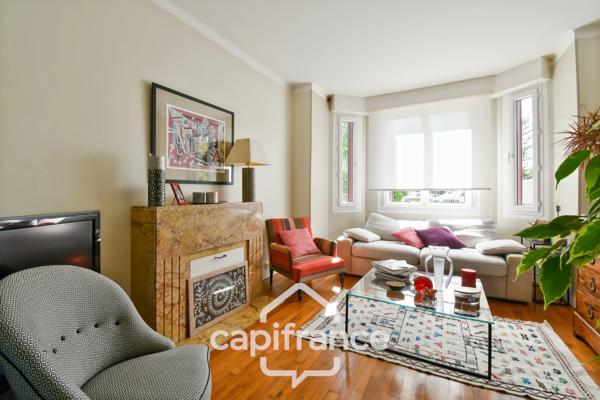 Maison de ville rénovée à vendre 5 pièces SAINT JEAN D'ANGELY (17) sur 580m² de terrain avec garage