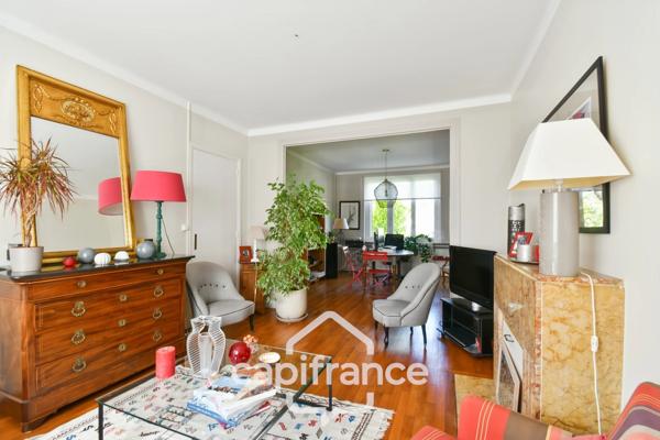 Maison de ville rénovée à vendre 5 pièces SAINT JEAN D'ANGELY (17) sur 580m² de terrain avec garage
