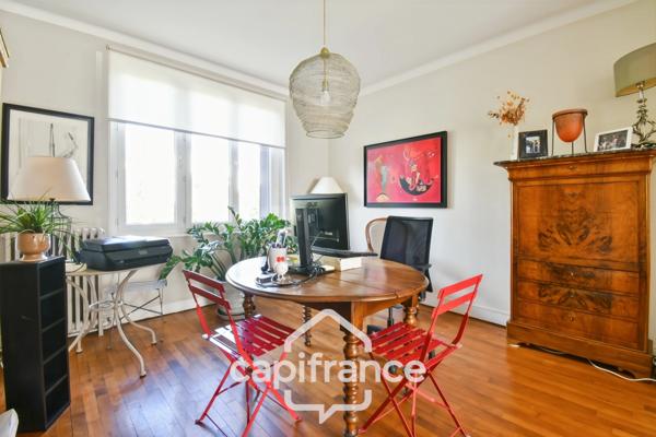 Maison de ville rénovée à vendre 5 pièces SAINT JEAN D'ANGELY (17) sur 580m² de terrain avec garage