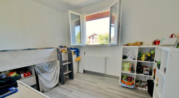 Maison Familiale Contemporaine avec Piscine à Saint-Pée-sur-Nivelle