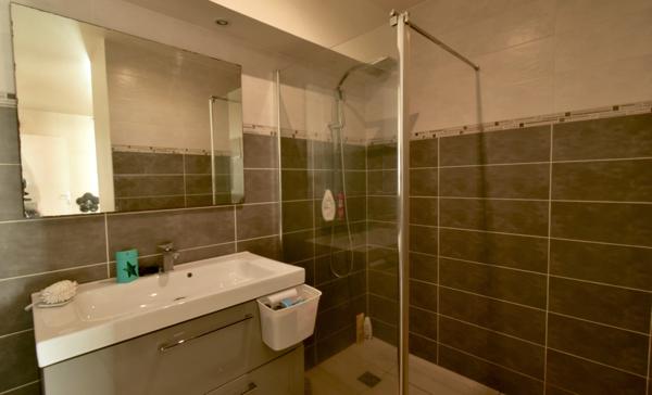 Maison Familiale Contemporaine avec Piscine à Saint-Pée-sur-Nivelle