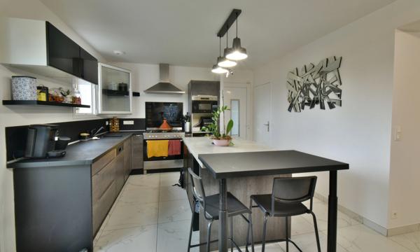 Maison Familiale Contemporaine avec Piscine à Saint-Pée-sur-Nivelle