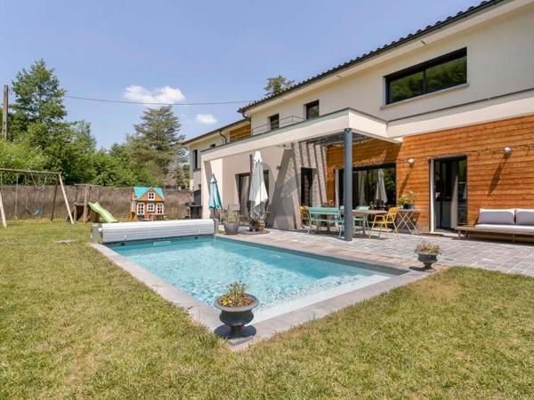 Belle maison récente avec piscine, 4 chambres – Environnement campagne, au calme