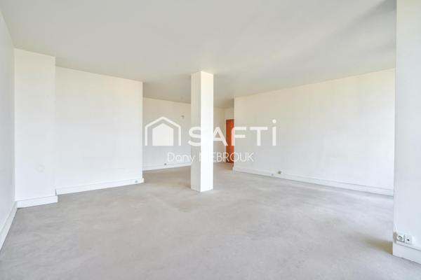 Vue panoramique d’exception, baignée de lumière.