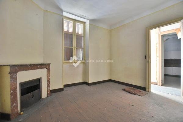 ENSEMBLE IMMOBILIER À RÉNOVER