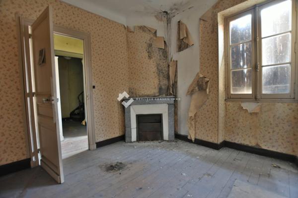 ENSEMBLE IMMOBILIER À RÉNOVER