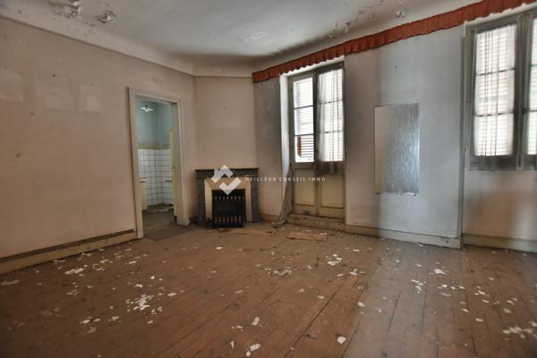 ENSEMBLE IMMOBILIER À RÉNOVER
