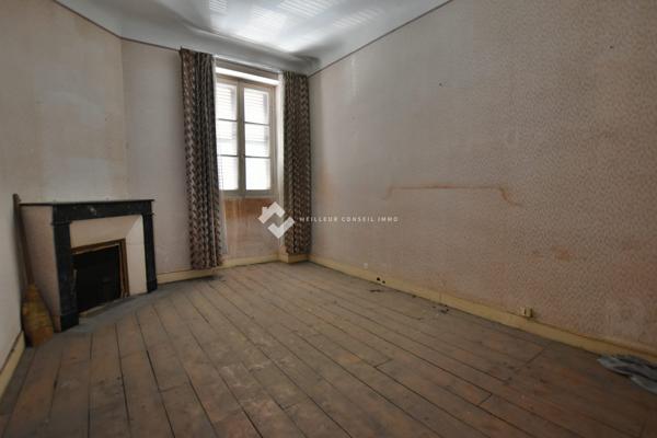 ENSEMBLE IMMOBILIER À RÉNOVER