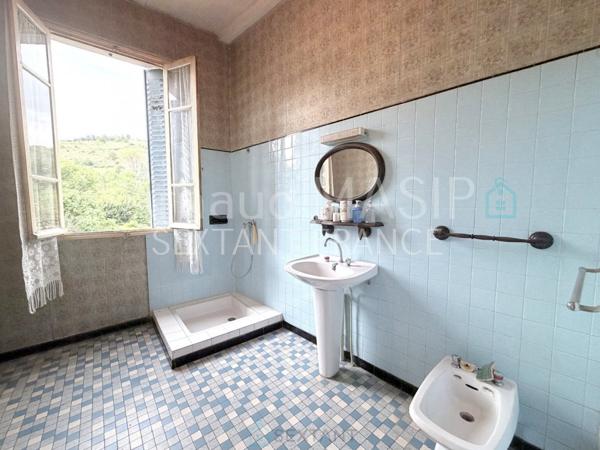 MAISON BEAUX VOLUMES, 191M² HAB, 5 CH, GARAGE, GRAND JARDIN ACCES RIVIERE