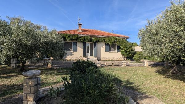 Villa 3 chambres + grandes dépendances sur terrain constructible