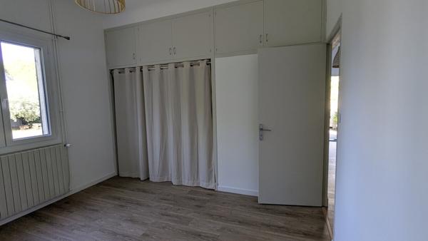 Villa 3 chambres + grandes dépendances sur terrain constructible