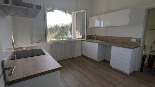 Villa 3 chambres + grandes dépendances sur terrain constructible