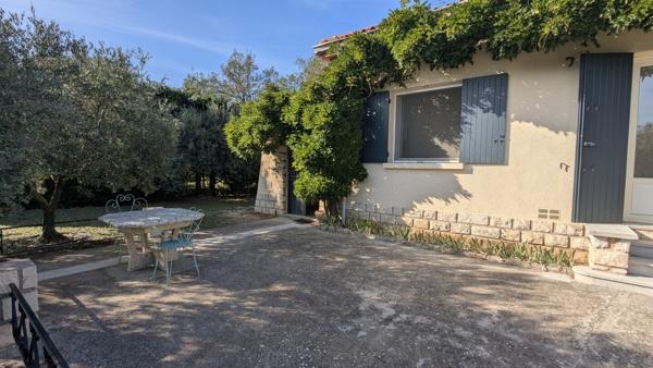 Villa 3 chambres + grandes dépendances sur terrain constructible