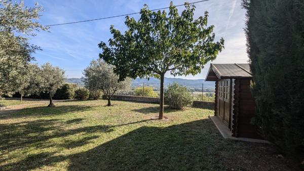 Villa 3 chambres + grandes dépendances sur terrain constructible