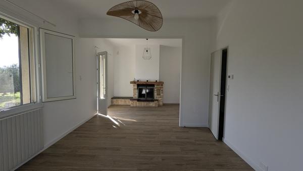 Villa 3 chambres + grandes dépendances sur terrain constructible