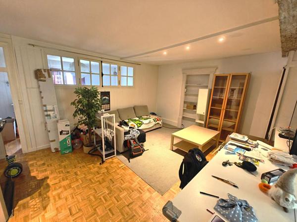 Rare Grand T3  traversant , vue montagne et accès direct parc Beylier