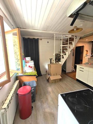 Rare Grand T3  traversant , vue montagne et accès direct parc Beylier