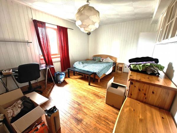 Rare Grand T3  traversant , vue montagne et accès direct parc Beylier