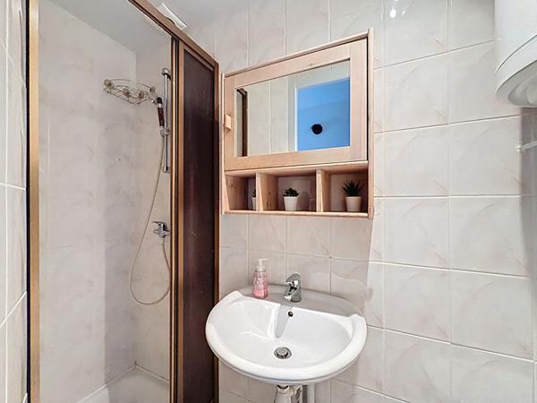 Local commercial (fonds de commerce) situé dans le centre ville de Nanteuil les Meaux - sur axe routier passant - 70 m²