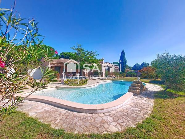 Maison de 115 m2 sur 1502 m2 de terrain, proche commodités,piscine, garage, carport double.