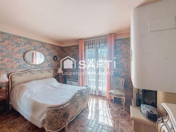 Maison de 115 m2 sur 1502 m2 de terrain, proche commodités,piscine, garage, carport double.