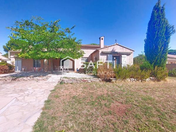 Maison de 115 m2 sur 1502 m2 de terrain, proche commodités,piscine, garage, carport double.