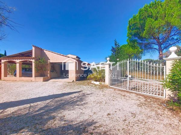 Maison de 115 m2 sur 1502 m2 de terrain, proche commodités,piscine, garage, carport double.