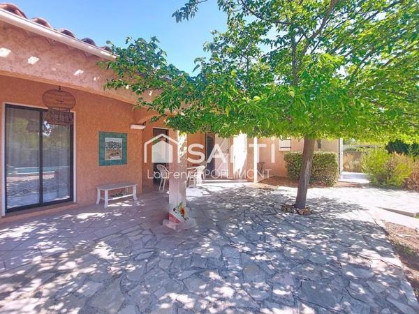 Maison de 115 m2 sur 1502 m2 de terrain, proche commodités,piscine, garage, carport double.