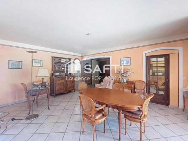 Maison de 115 m2 sur 1502 m2 de terrain, proche commodités,piscine, garage, carport double.