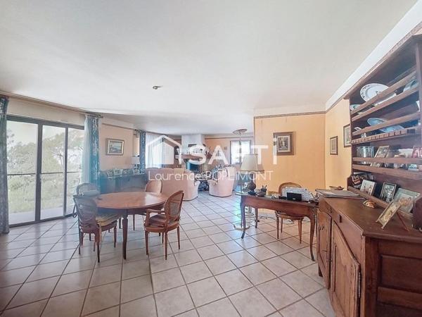 Maison de 115 m2 sur 1502 m2 de terrain, proche commodités,piscine, garage, carport double.