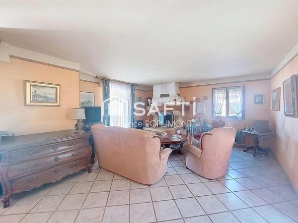 Maison de 115 m2 sur 1502 m2 de terrain, proche commodités,piscine, garage, carport double.