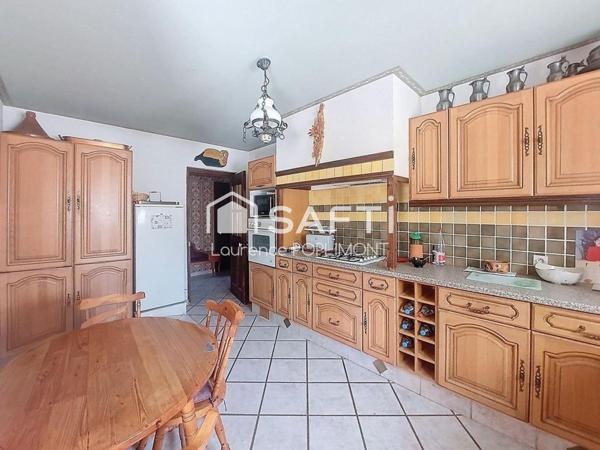 Maison de 115 m2 sur 1502 m2 de terrain, proche commodités,piscine, garage, carport double.