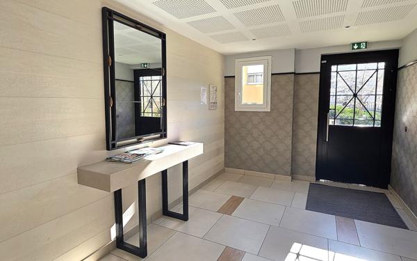 Appartement à vendre    2 pièces • 40,07 m2 Le Blanc-Mesnil