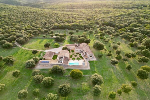 Vente Mas Uzès 20 Pièces 900 m²