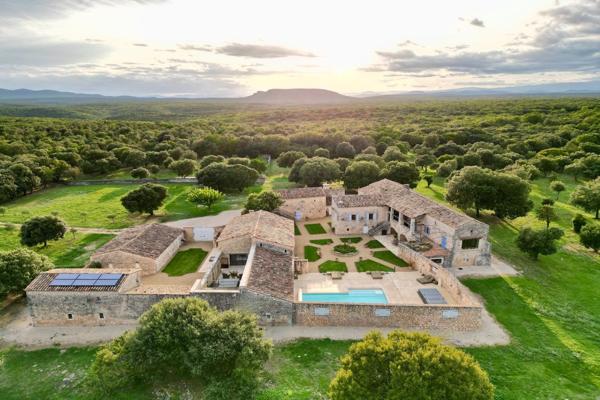 Vente Mas Uzès 20 Pièces 900 m²