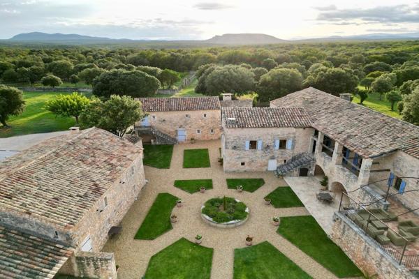 Vente Mas Uzès 20 Pièces 900 m²