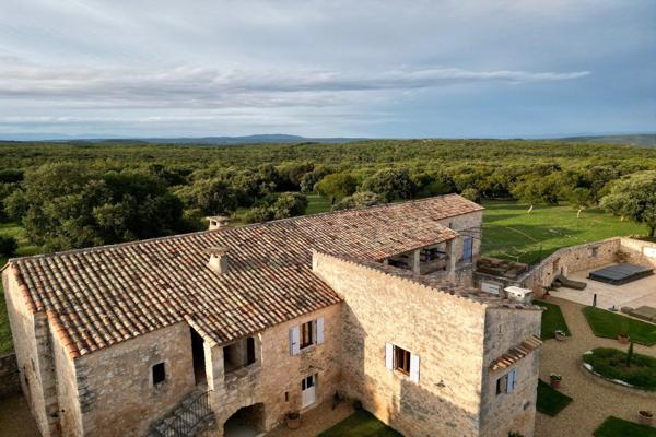 Vente Mas Uzès 20 Pièces 900 m²