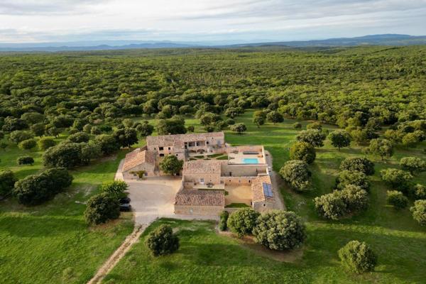 Vente Mas Uzès 20 Pièces 900 m²