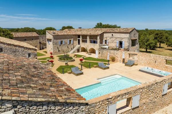 Vente Mas Uzès 20 Pièces 900 m²