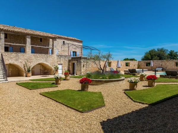 Vente Mas Uzès 20 Pièces 900 m²