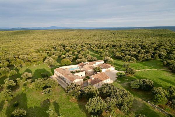 Vente Mas Uzès 20 Pièces 900 m²