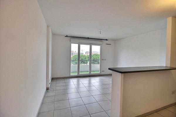 Appartement Marseille 8ème 2 pièces 45.18 m2 avec extérieur