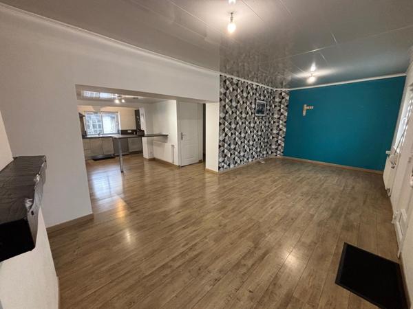 Maison individuelle 2 chambres, bureau, jardin, garage et dépendance