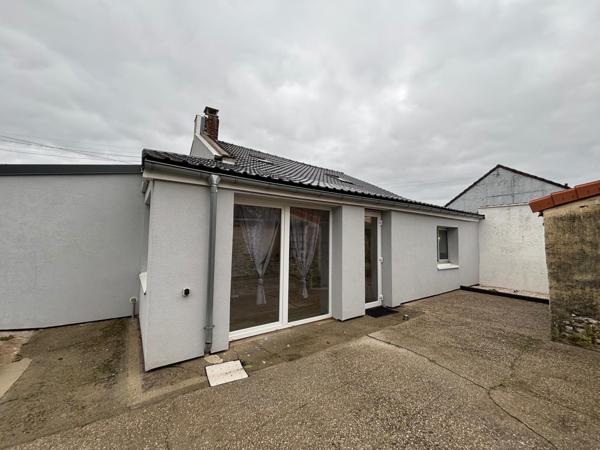 Maison individuelle 2 chambres, bureau, jardin, garage et dépendance
