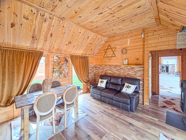 Belle maison bois type chalet