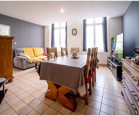 À seulement quelques pas du Château Fort de Sedan et à proximité du futur Casino, découvrez une opportunité d'investissement rare sur le secteur.

Votre conseillère Shana WURMSER vous propose cet immeuble de rapport en monopropriété composé de 20 appartements, offrant une rentabilité immédiate ainsi qu'un réel potentiel de valorisation.

L'ensemble se compose actuellement de :
16 appartements loués
2 appartements en fin de rénovation, destinés à être remis rapidement sur le marché locatif
2 appartements à rénover, permettant d'augmenter encore le rendement de l'opération

Répartition des logements
- 6 T2 de 33 à 46 m²
- 1 T2 bis de 62 m²
- 9 T3 de 65 à 76 m²
- 4 T4 d'environ 82 m²

Revenus locatifs
Loyers annuels hors charges actuellement perçus : 89 091,84 €
Ces revenus sont appelés à évoluer favorablement avec la remise en location des appartements en cours de rénovation ainsi que la valorisation des deux logements restant à rénover.

Les atouts de cet investissement
✔ Immeuble en monopropriété
✔ Revenus locatifs immédiats et potentiel de développement
✔ Potentiel d'augmentation des loyers grâce aux logements à finaliser et à rénover
✔ Emplacement stratégique à proximité des principaux sites touristiques de Sedan
✔ Fort potentiel de développement en location courte durée, notamment grâce à la proximité du Château Fort, du futur Casino et des pôles d'attractivité du secteur.
✔ Cave et grenier isolés, actuellement non exploités
✔ Stationnement gratuit à proximité
✔ Compteurs électriques individuels et décompteurs d'eau
✔ Chauffage individuel gaz
✔ Vidéosurveillance
✔ Façade rénovée en 2021
✔ Toiture refaite puis reprise en 2024
✔ VMC et adoucisseur d'eau installés en 2020
✔ DPE compris entre C et D selon les logements

Informations complémentaires
- Convention ANAH jusqu'en 2029 et 2030
- Raccordement au tout-à-l'égout
- Secteur soumis aux règles ABF et au Plan de Sauvegarde et de Mise en Valeur (Site Patrimonial Remarquable)

Que vous recherchiez un investissement patrimonial ou un actif générant des revenus immédiats avec perspectives d'évolution, cet ensemble immobilier réunit des critères particulièrement recherchés : emplacement stratégique, parc locatif déjà constitué, travaux récents et potentiel de création de valeur.

Un produit rare sur le marché, idéal pour les investisseurs souhaitant sécuriser des revenus immédiats tout en conservant d'importantes perspectives d'optimisation à moyen et long terme.

Dossier complet, rentabilité détaillée et informations financières disponibles sur demande.