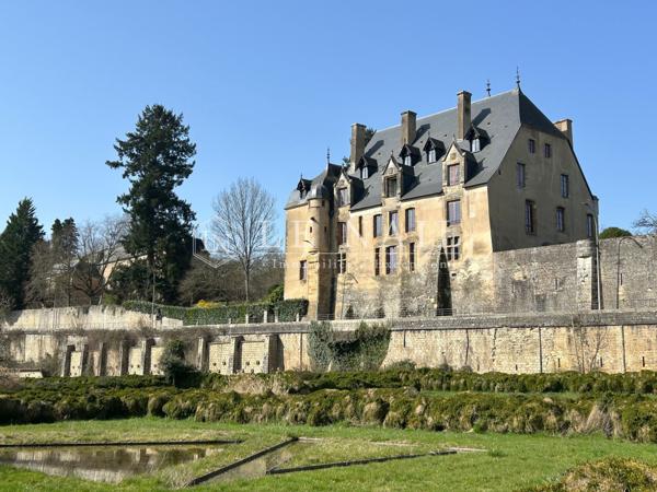 Château ISMH et son petit château en Bourgogne au cœur de la Nièvre