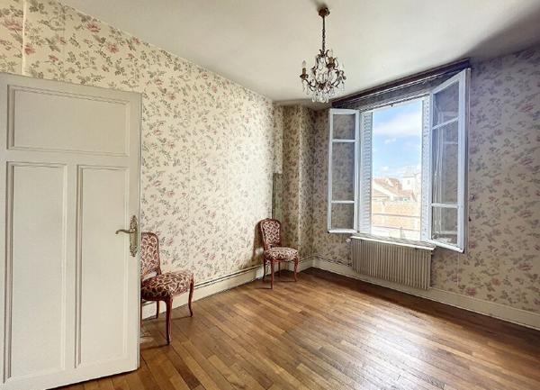 Appartement à vendre    5 pièces • 99,11 m2 Montluçon