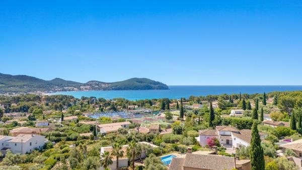 Vente Maison de luxe Saint-Cyr-sur-Mer 5 Pièces 160 m²