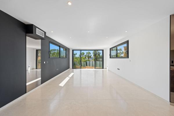Vente Maison de luxe Saint-Cyr-sur-Mer 5 Pièces 160 m²